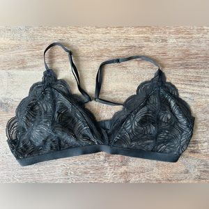 Aritzia Black Lace Bralette - Size Medium